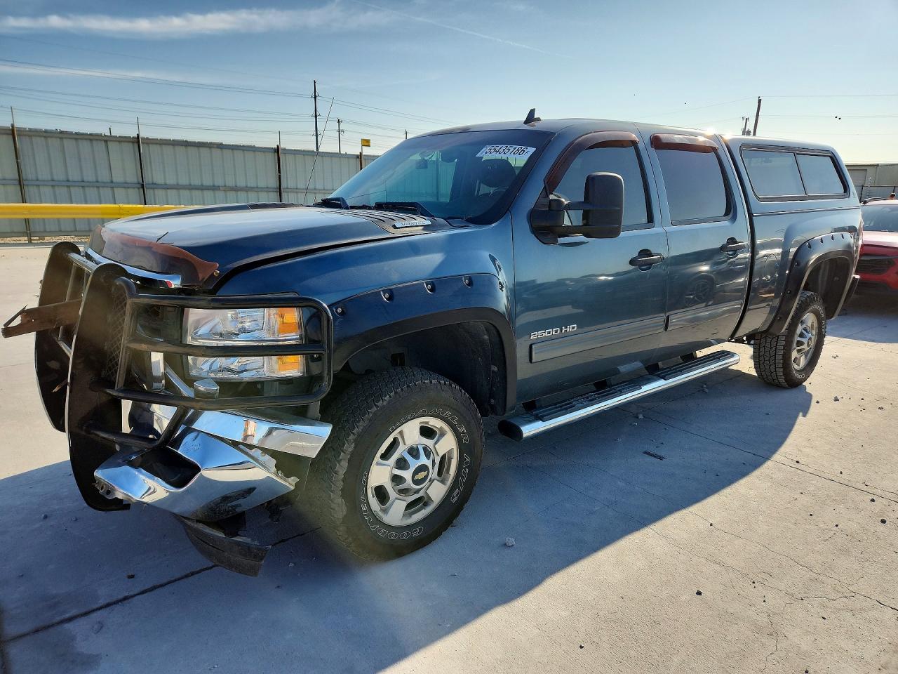 Salvage Chevrolet Silverado Image