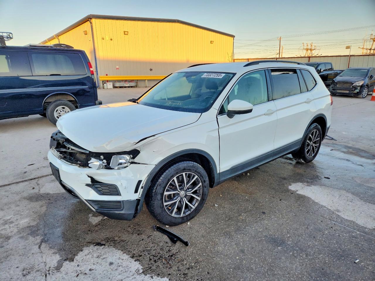 Salvage Volkswagen Tiguan Image