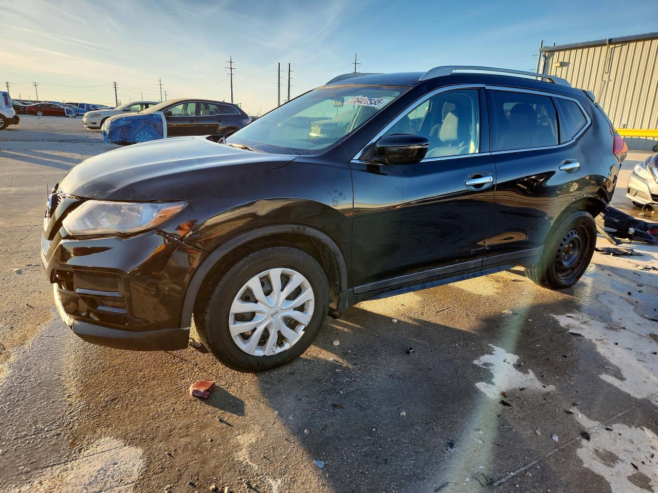 Salvage Nissan Rogue Image