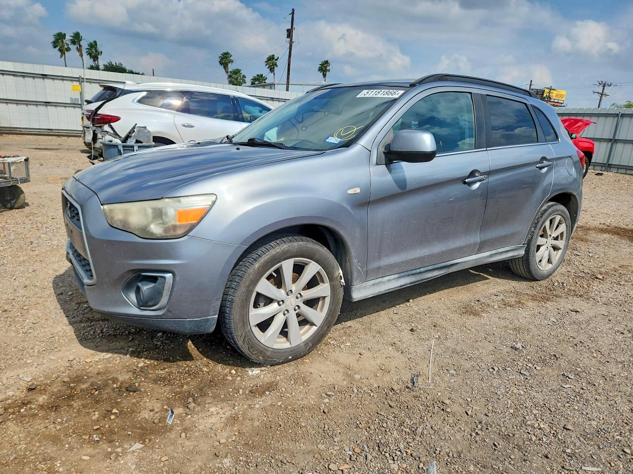 Salvage Mitsubishi Outlander Image
