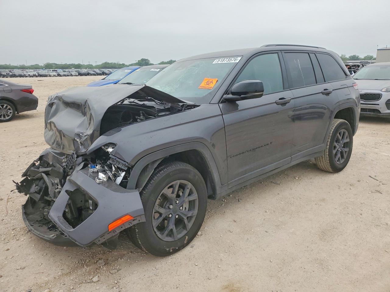 Salvage Jeep Grand Cherokee Image