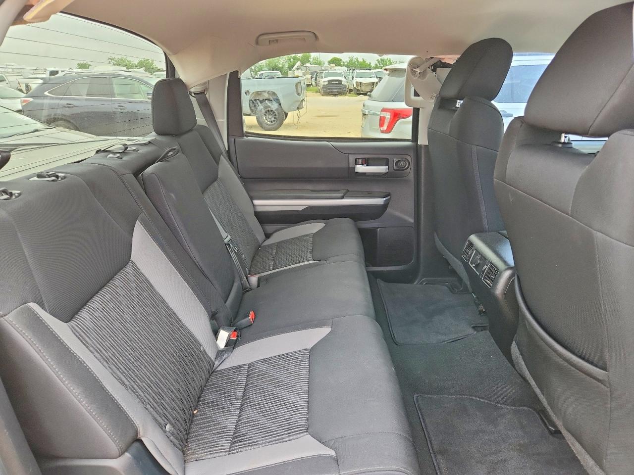 Toyota Tundra Crewmax Sr5