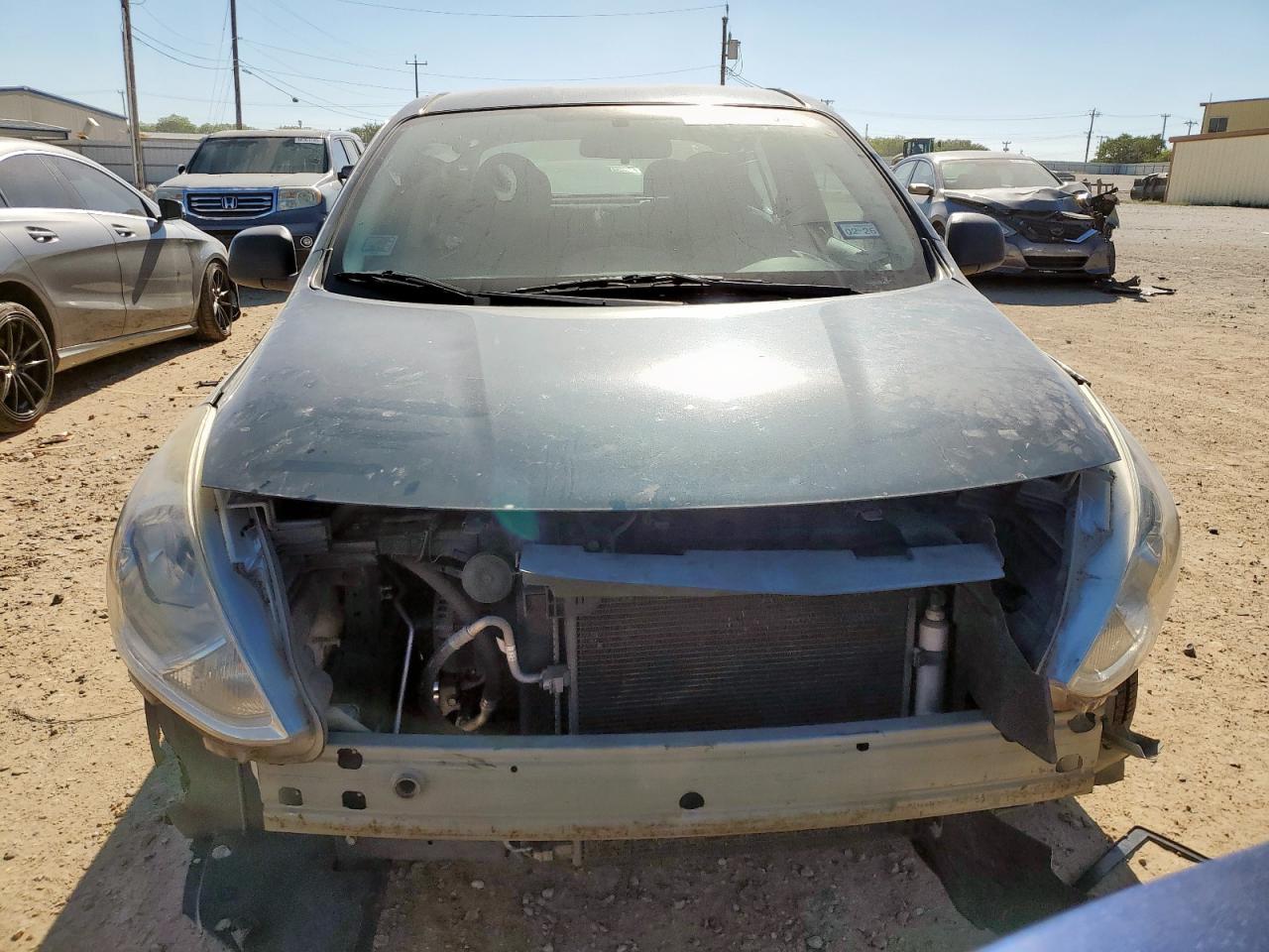 Nissan Versa S