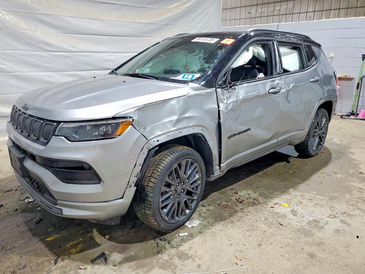 Salvage Jeep Compass Image
