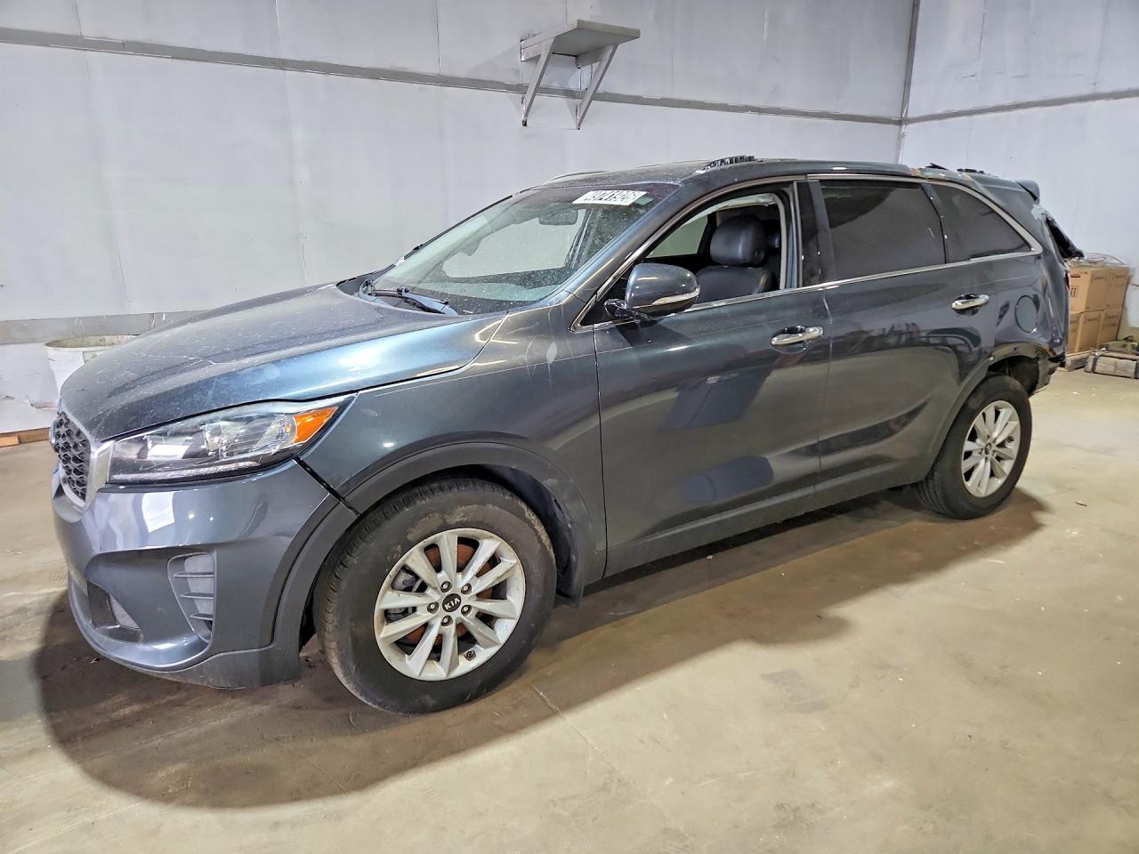 Salvage Kia Sorento Image