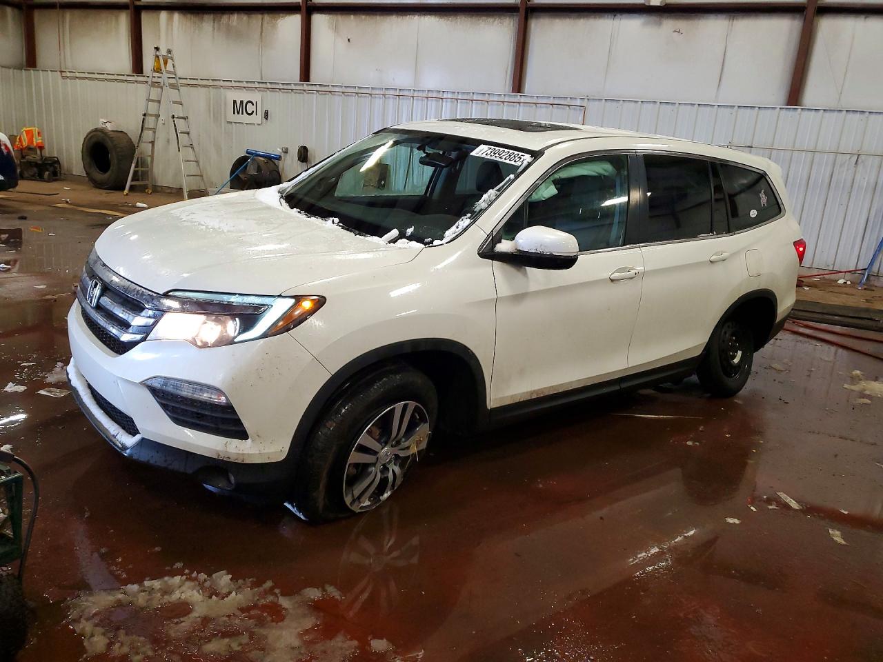 Salvage Honda Pilot Image