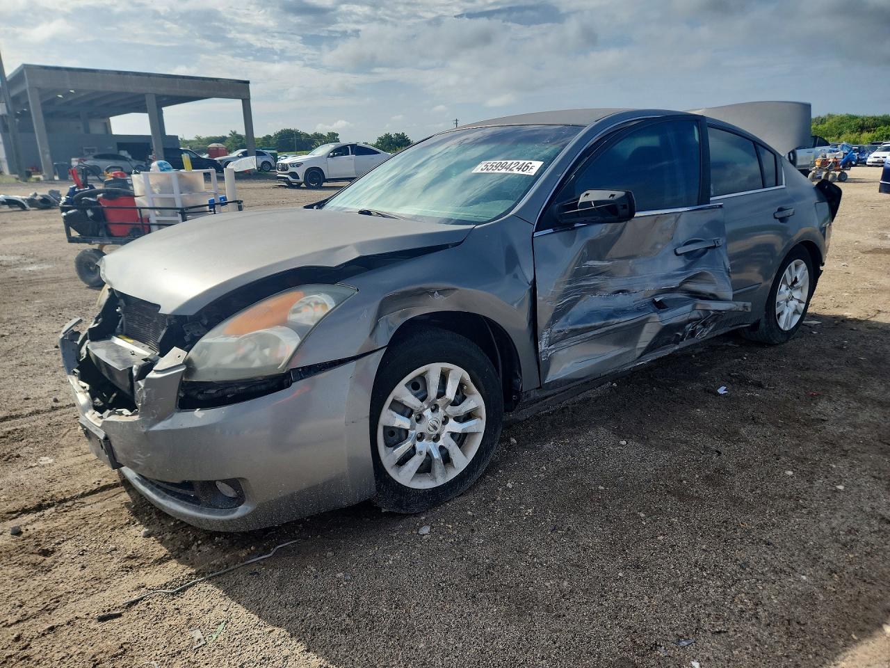 Salvage Nissan Altima Image
