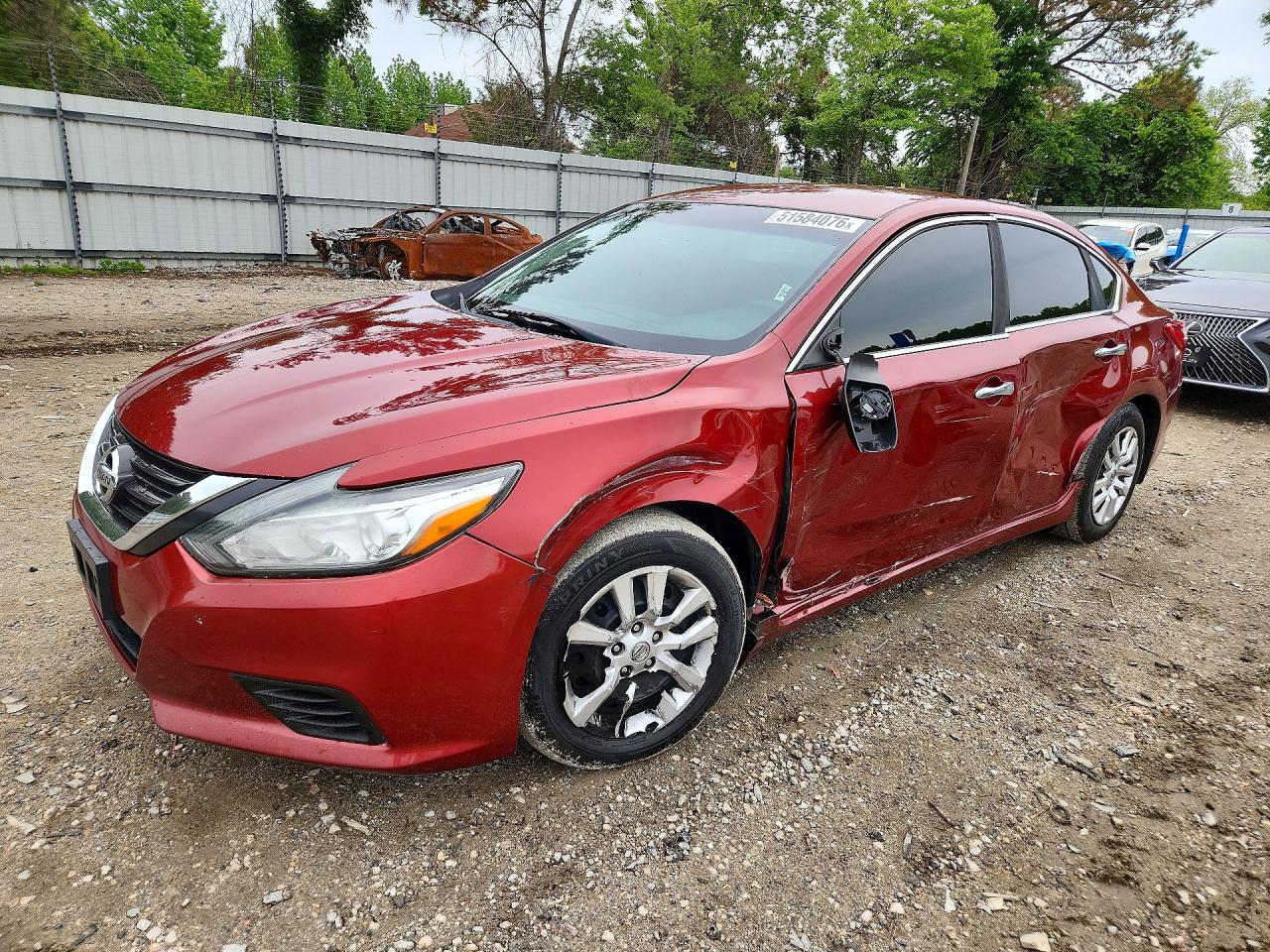 Salvage Nissan Altima Image