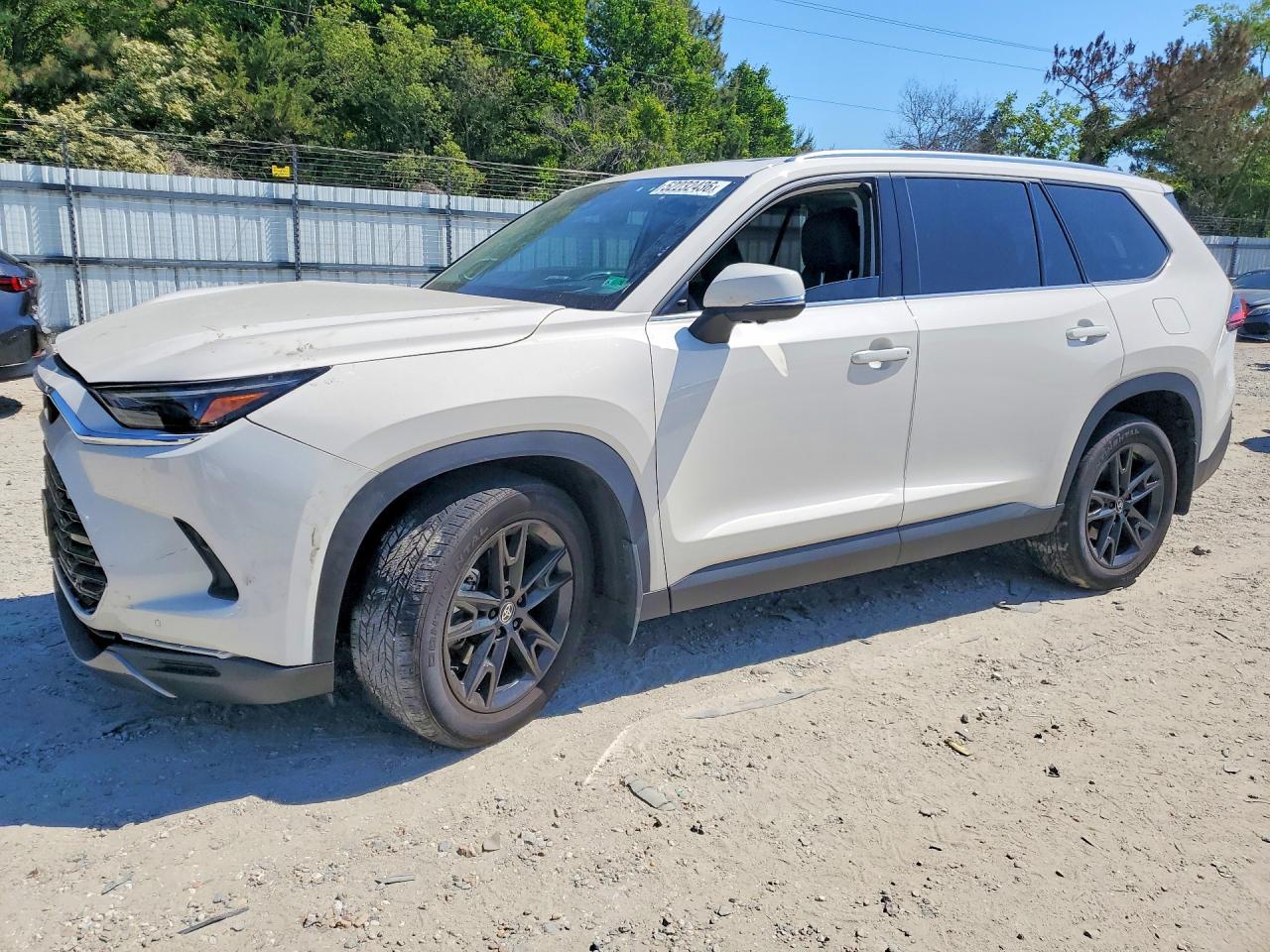 Salvage Toyota Grand High Image