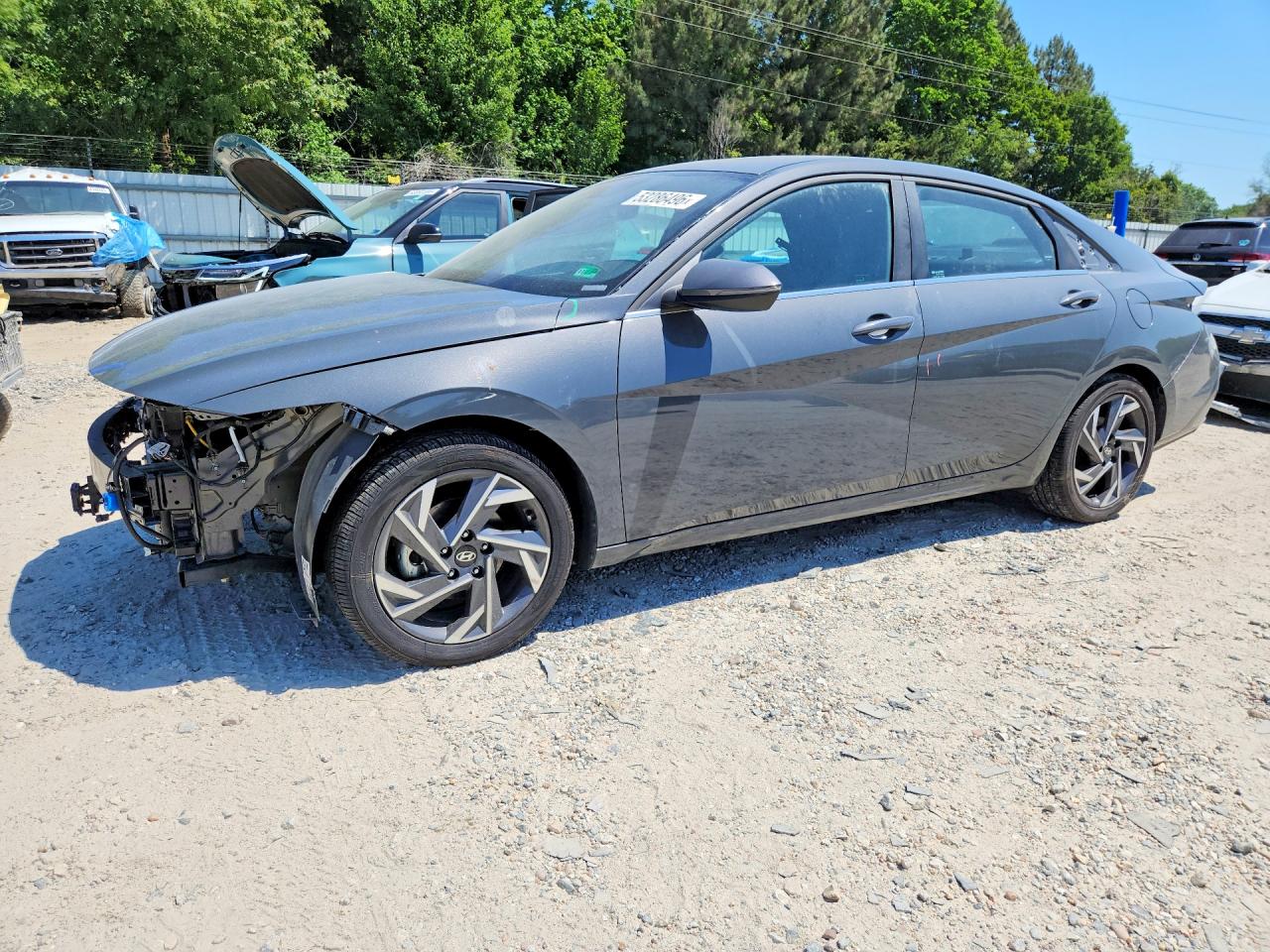 Salvage Hyundai ELANTRA Image