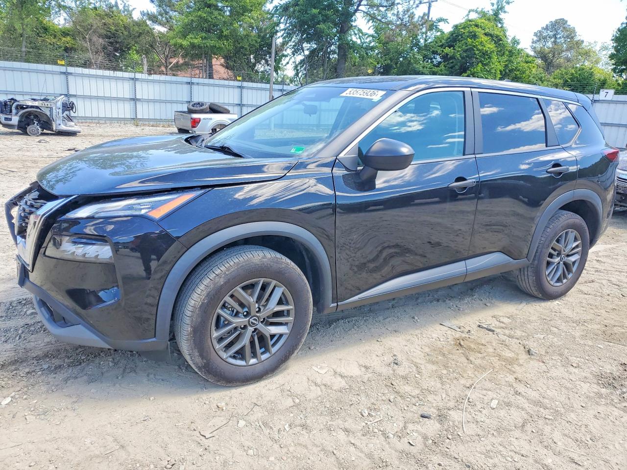 Salvage Nissan Rogue Image