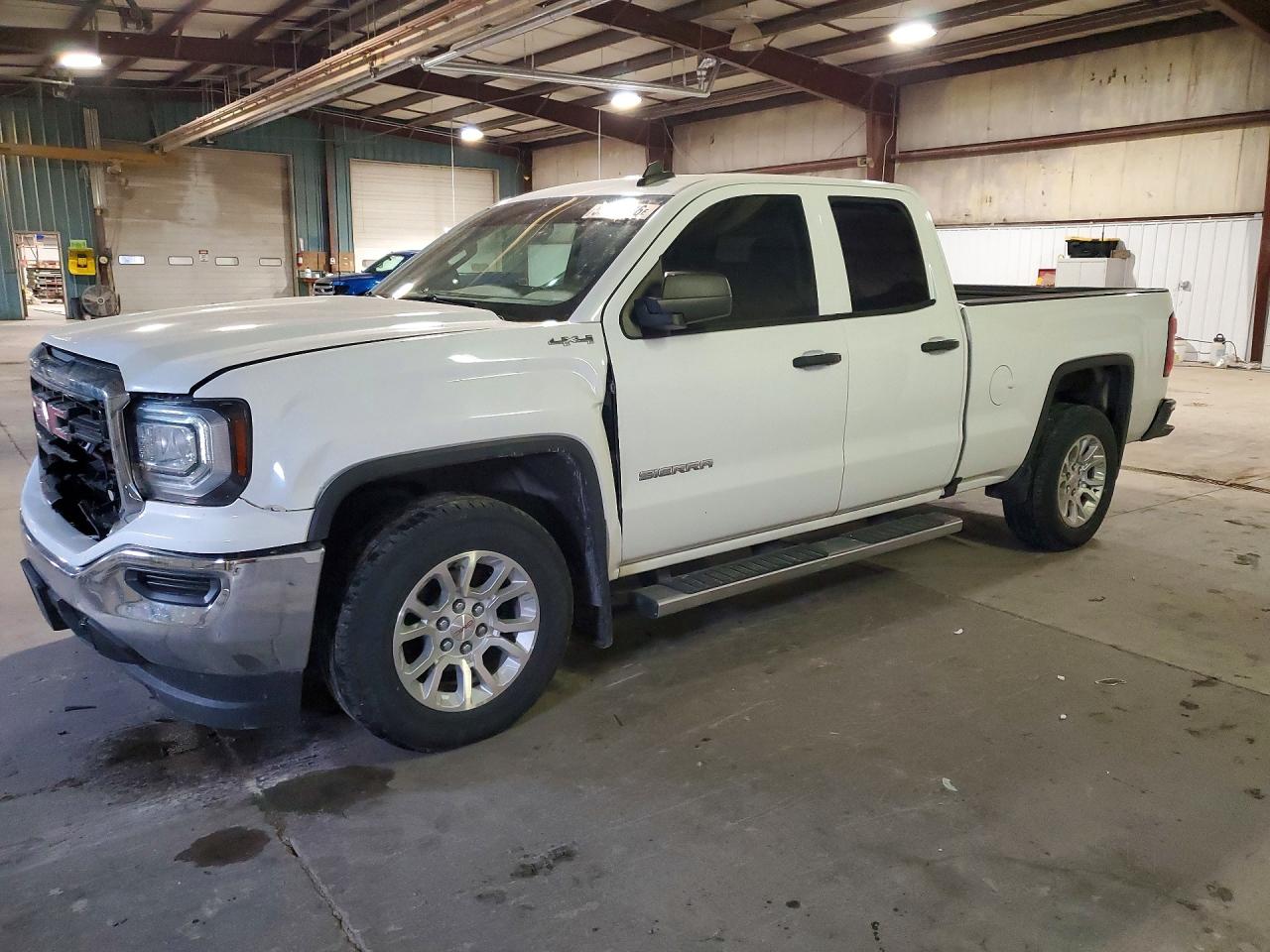 Salvage GMC Sierra Image