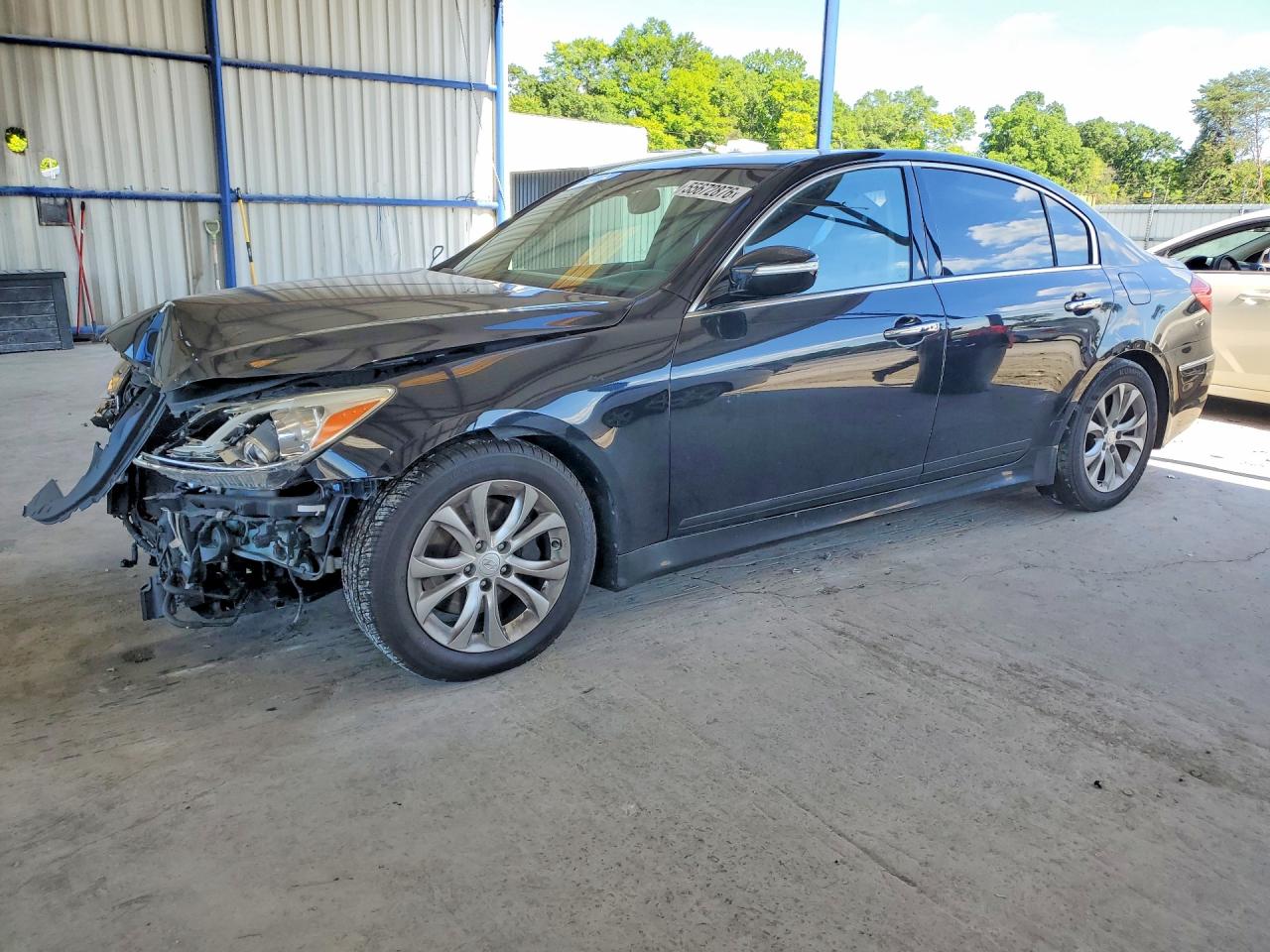 Salvage Hyundai Genesis Image
