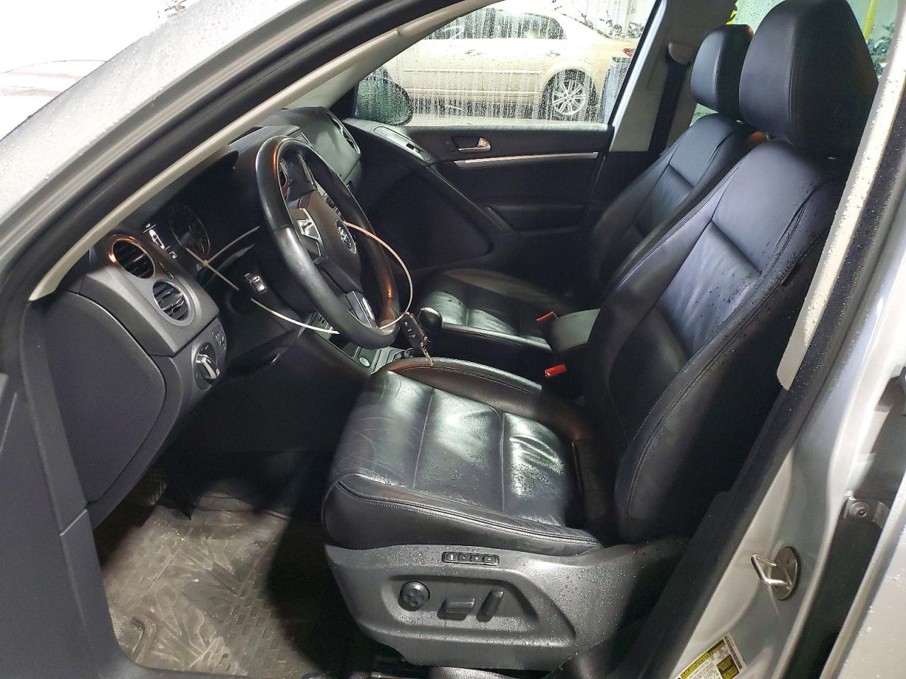 Volkswagen Tiguan S