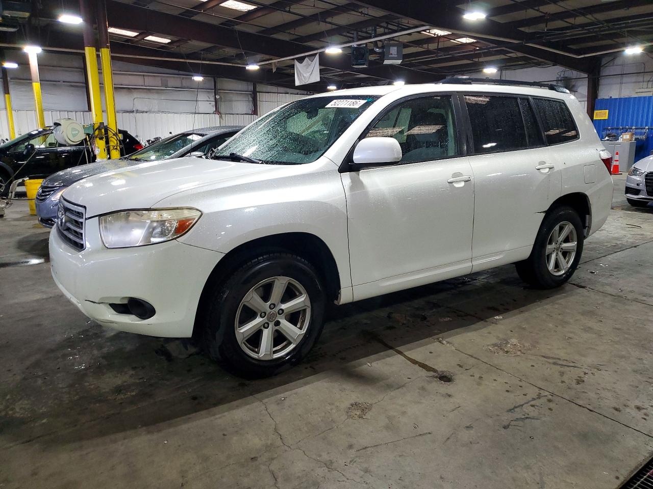 Salvage Toyota Highlander Image