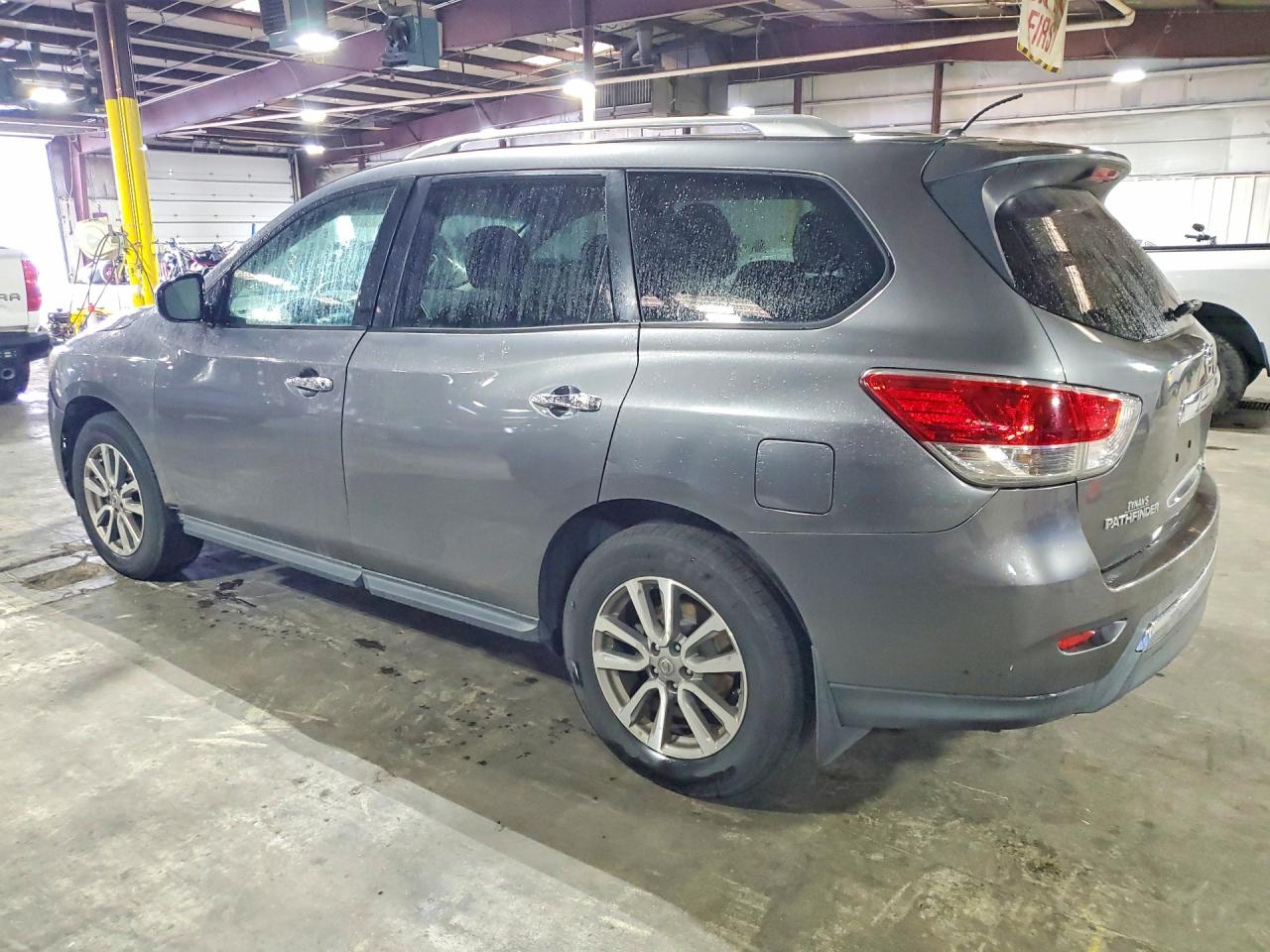 Nissan Pathfinder S
