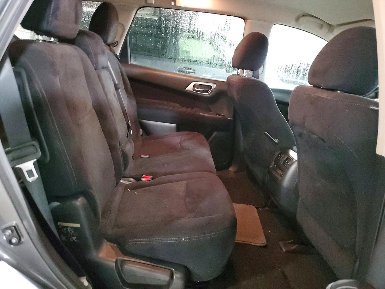 Nissan Pathfinder S