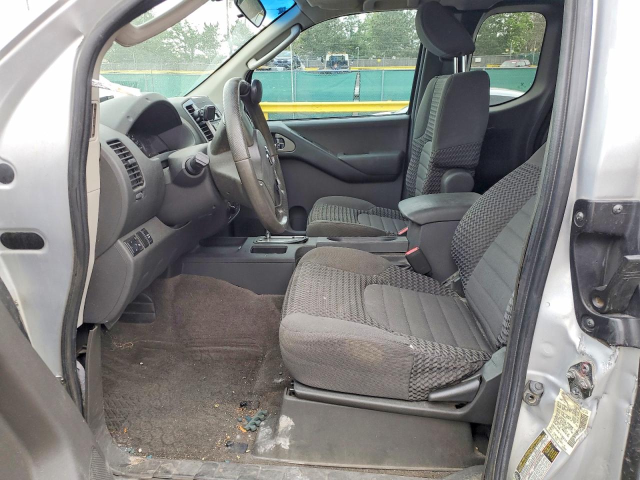 Nissan Frontier Se V6
