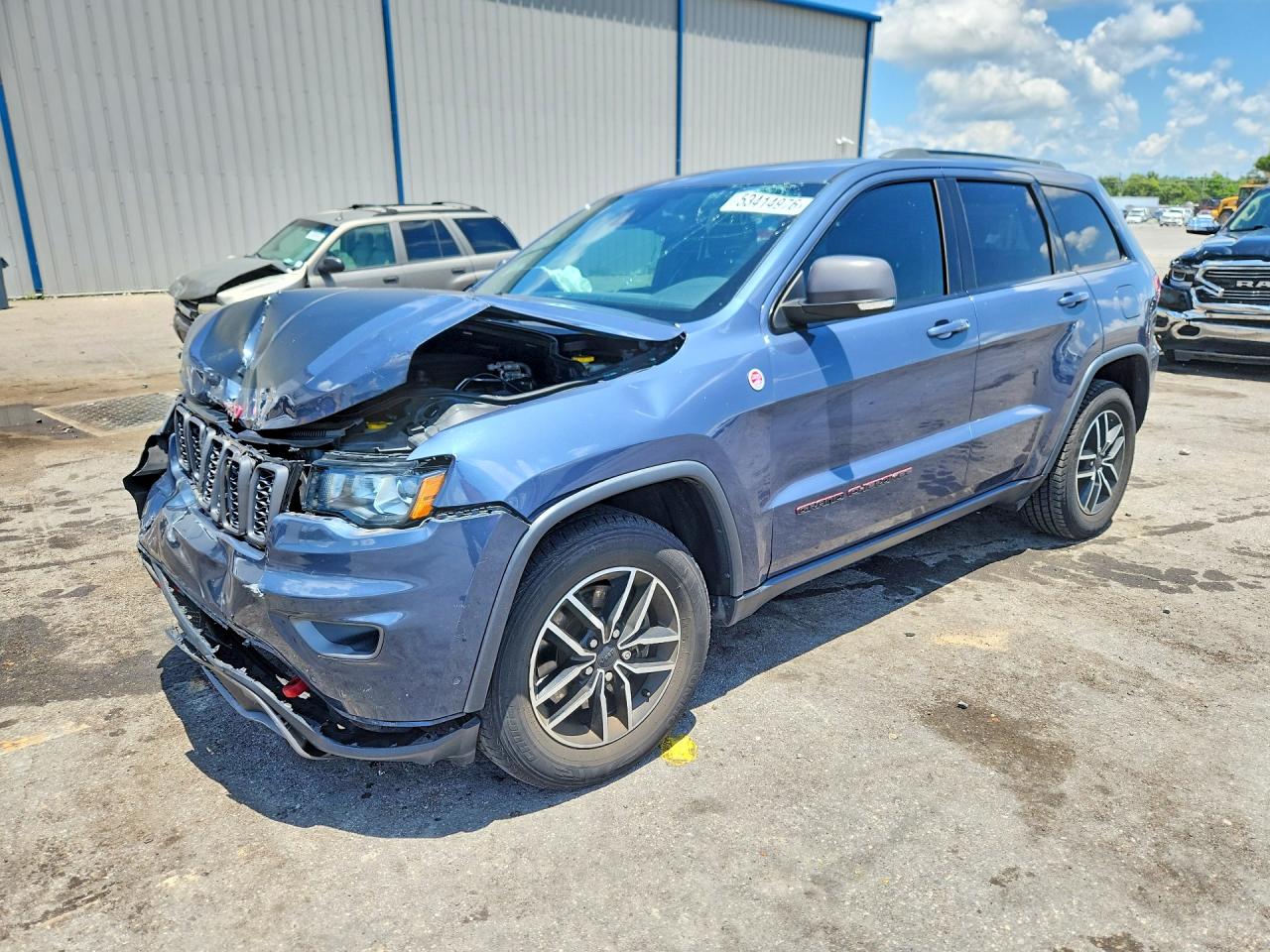 Salvage Jeep Cherokee Image