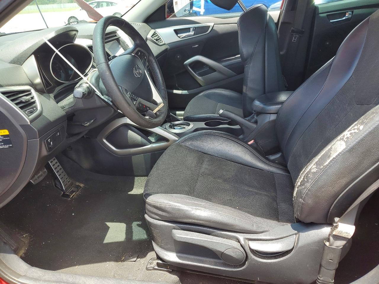 Hyundai VELOSTER Base