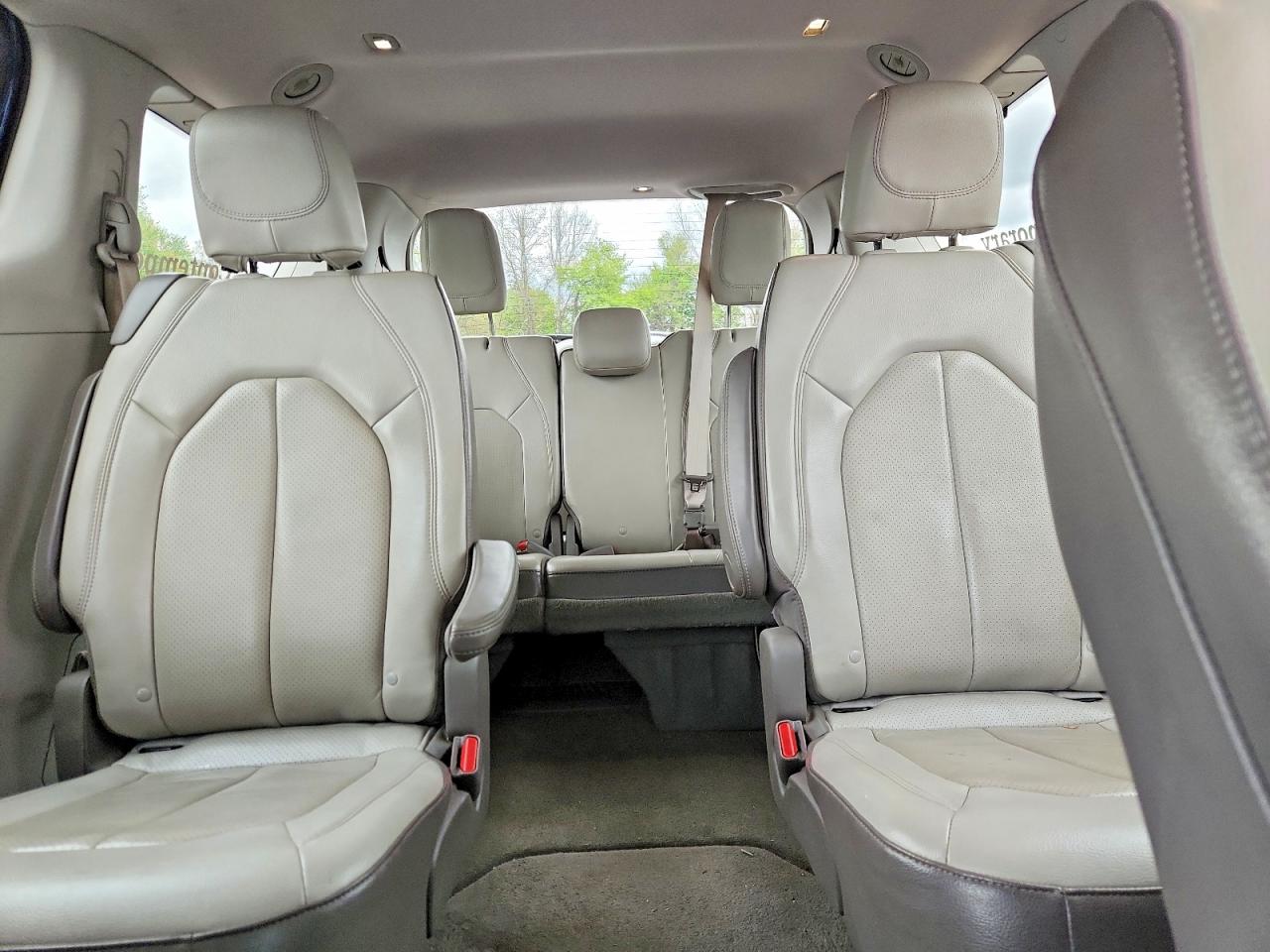 Chrysler Pacifica Touring L