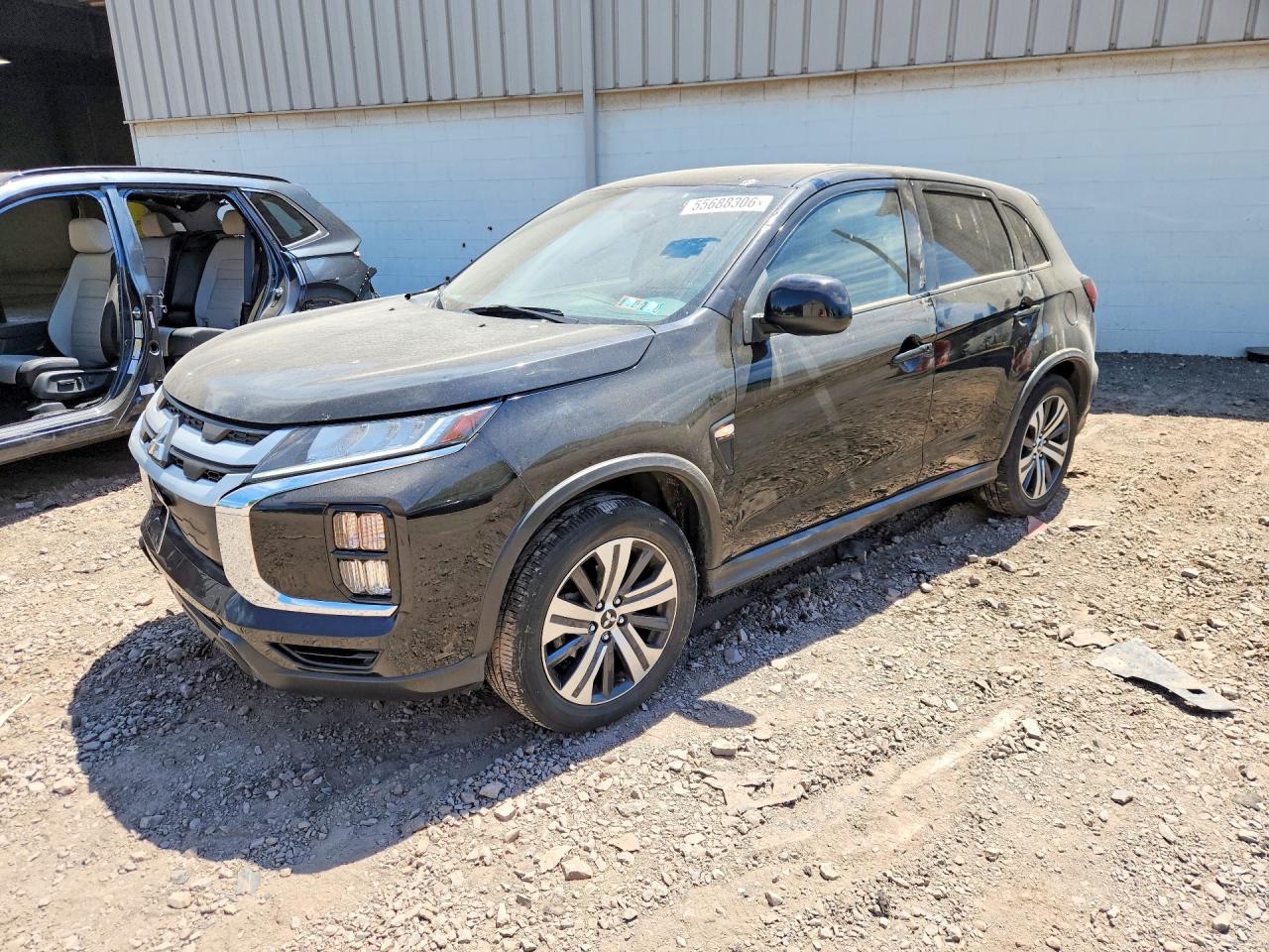 Salvage Mitsubishi Outlander Image