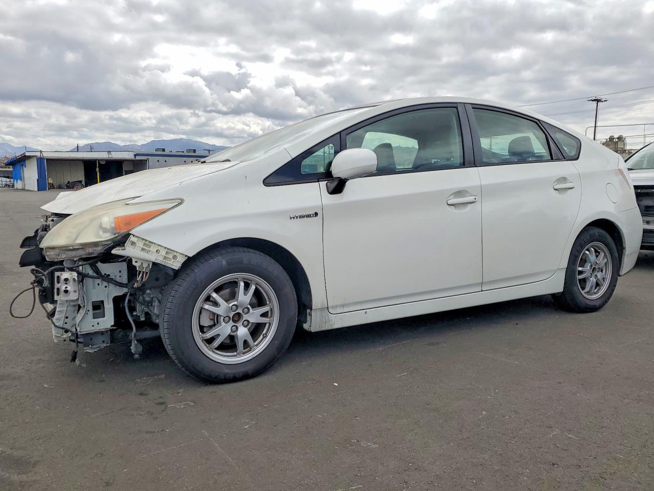 Salvage Toyota Prius Image
