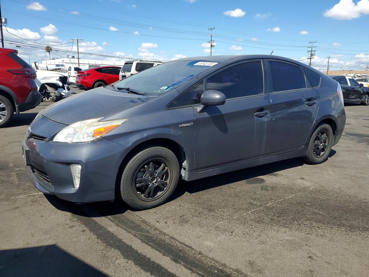 Salvage Toyota Prius Image