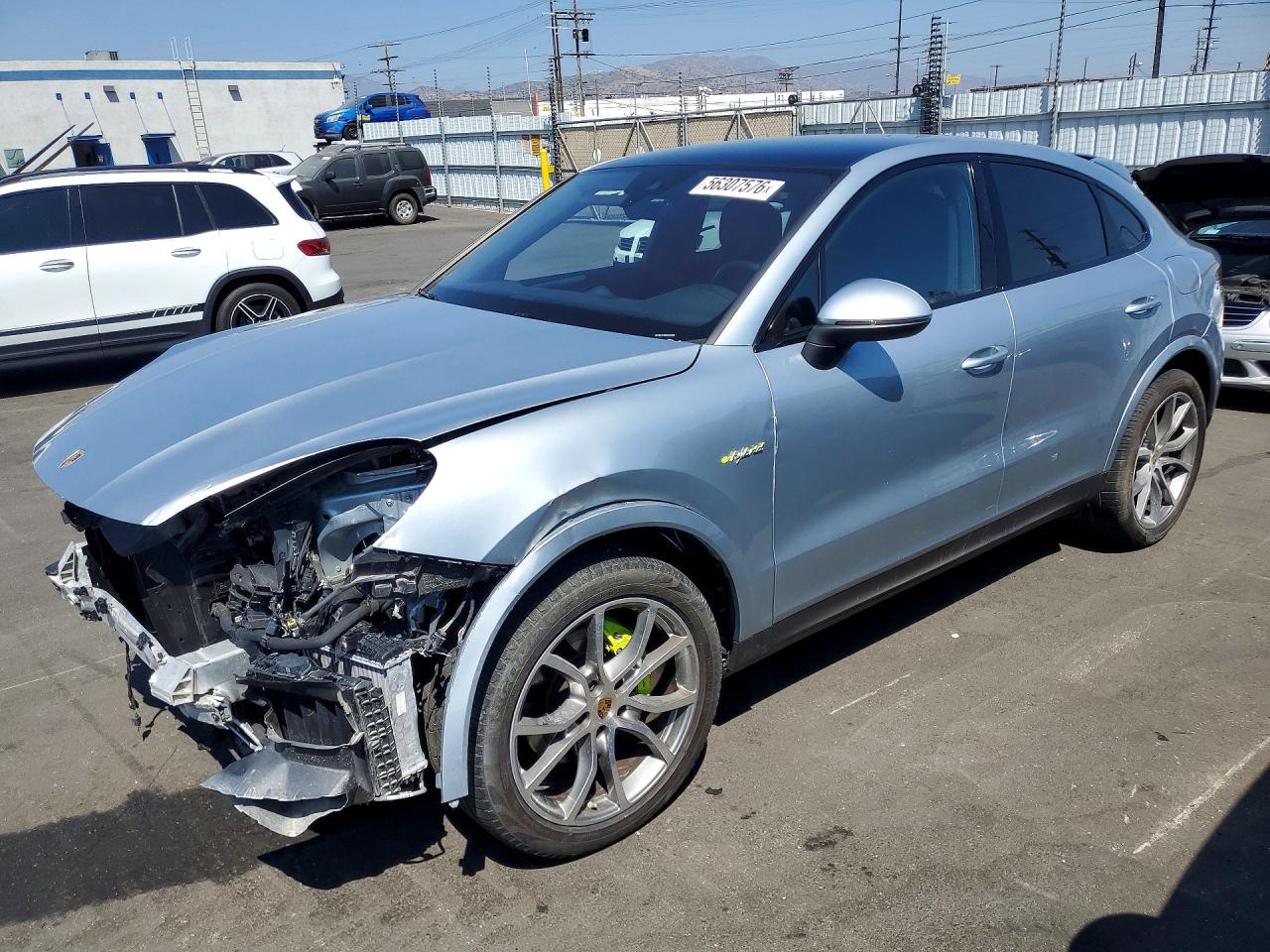 Salvage Porsche Cayenne Image