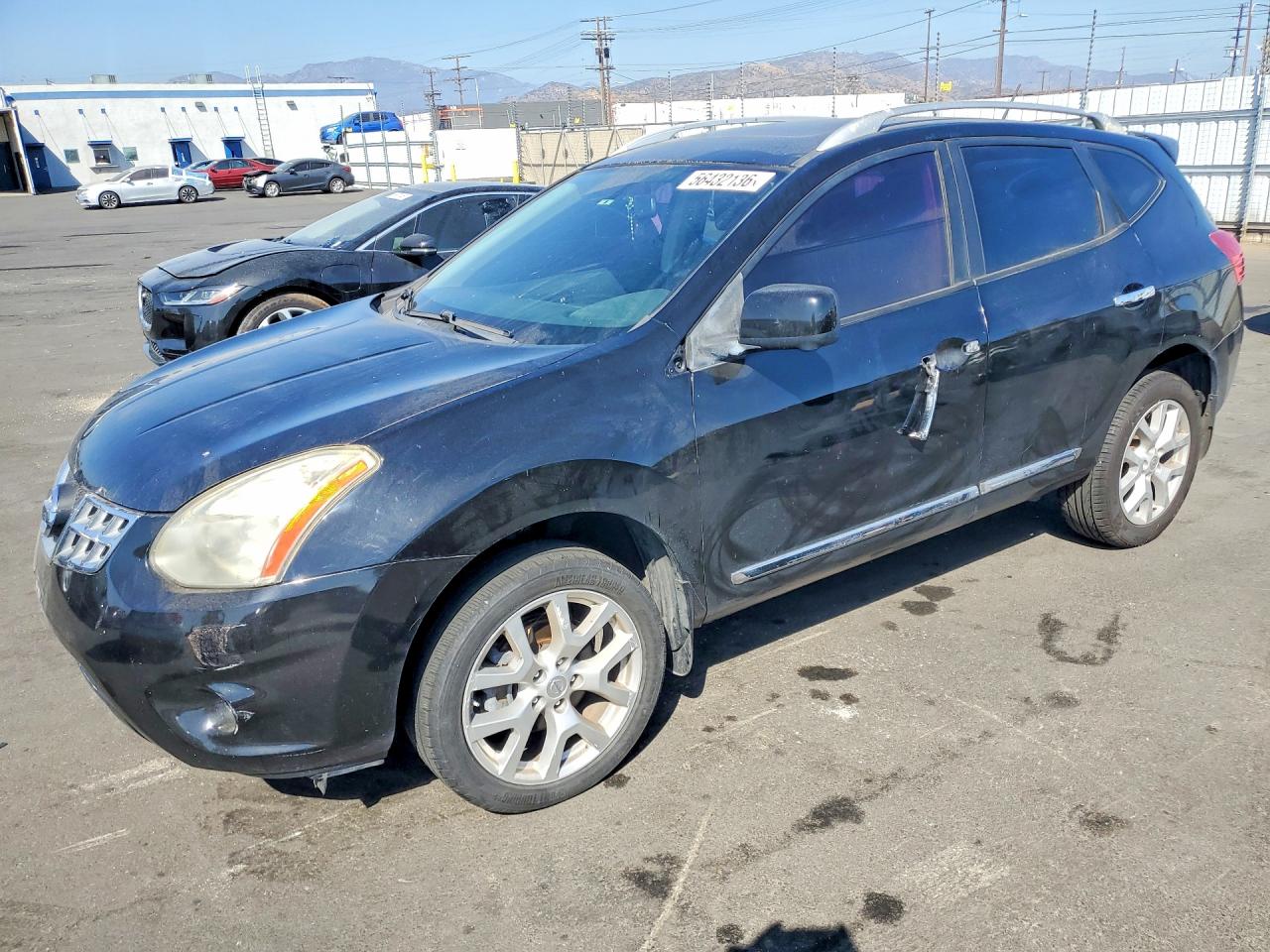 Salvage Nissan Rogue Image