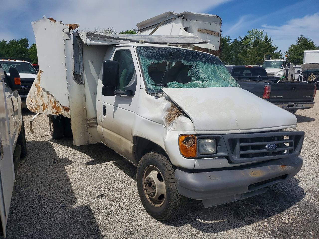Ford Econoline E450 Super Duty Cutaway Van