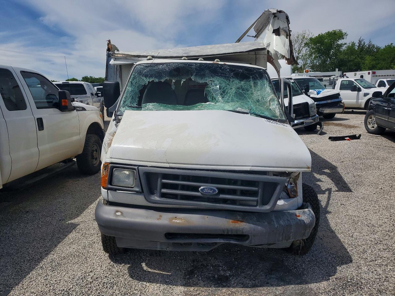 Ford Econoline E450 Super Duty Cutaway Van