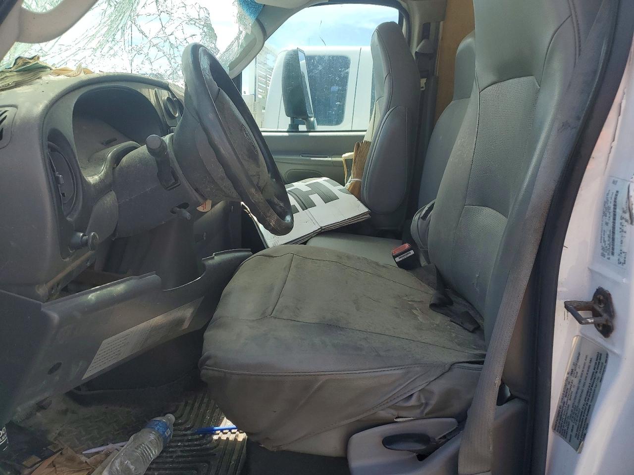 Ford Econoline E450 Super Duty Cutaway Van