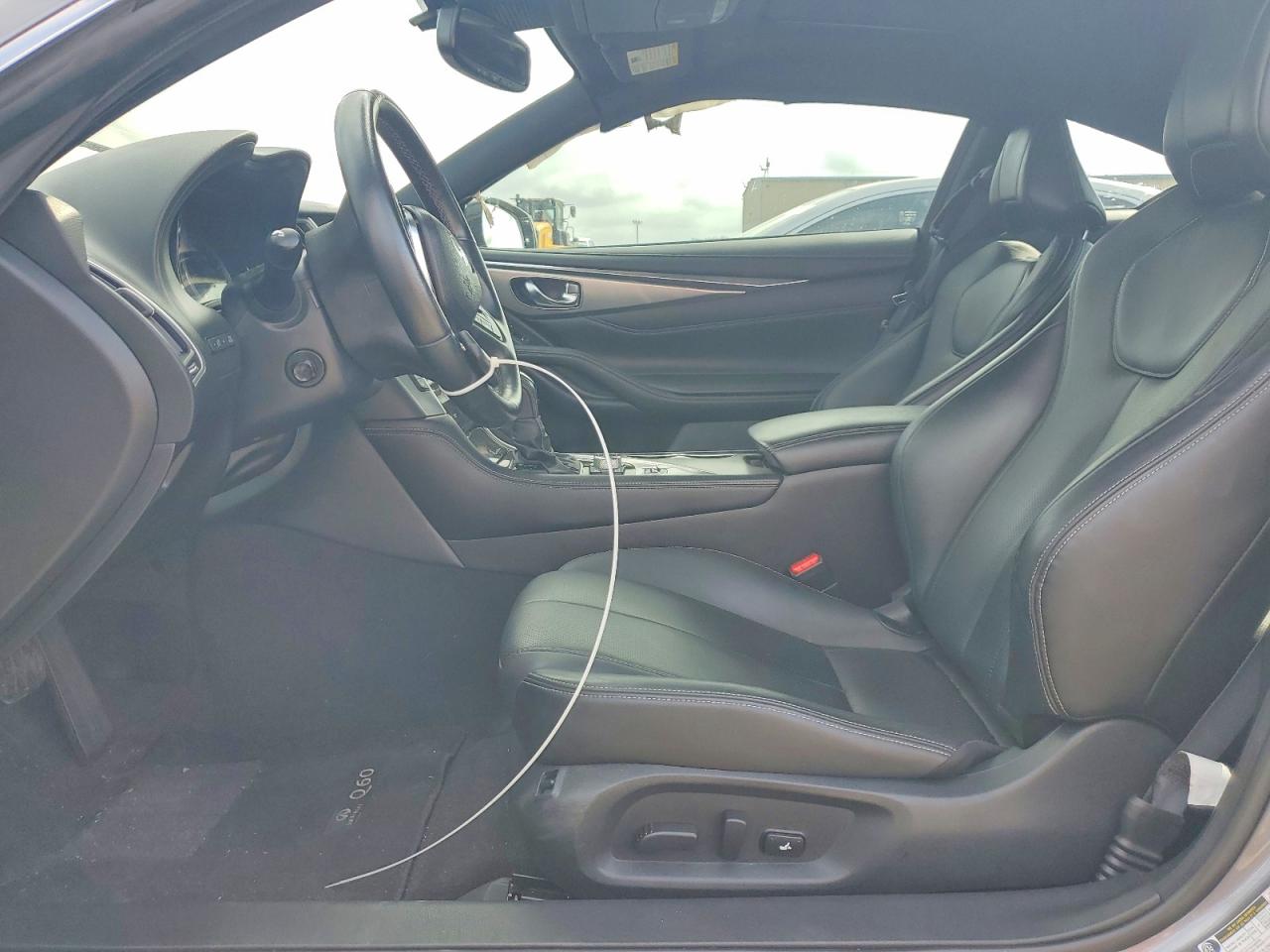 INFINITI Q60 Luxe