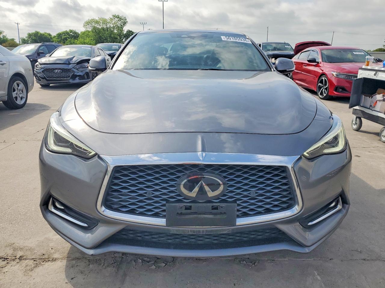 INFINITI Q60 Luxe