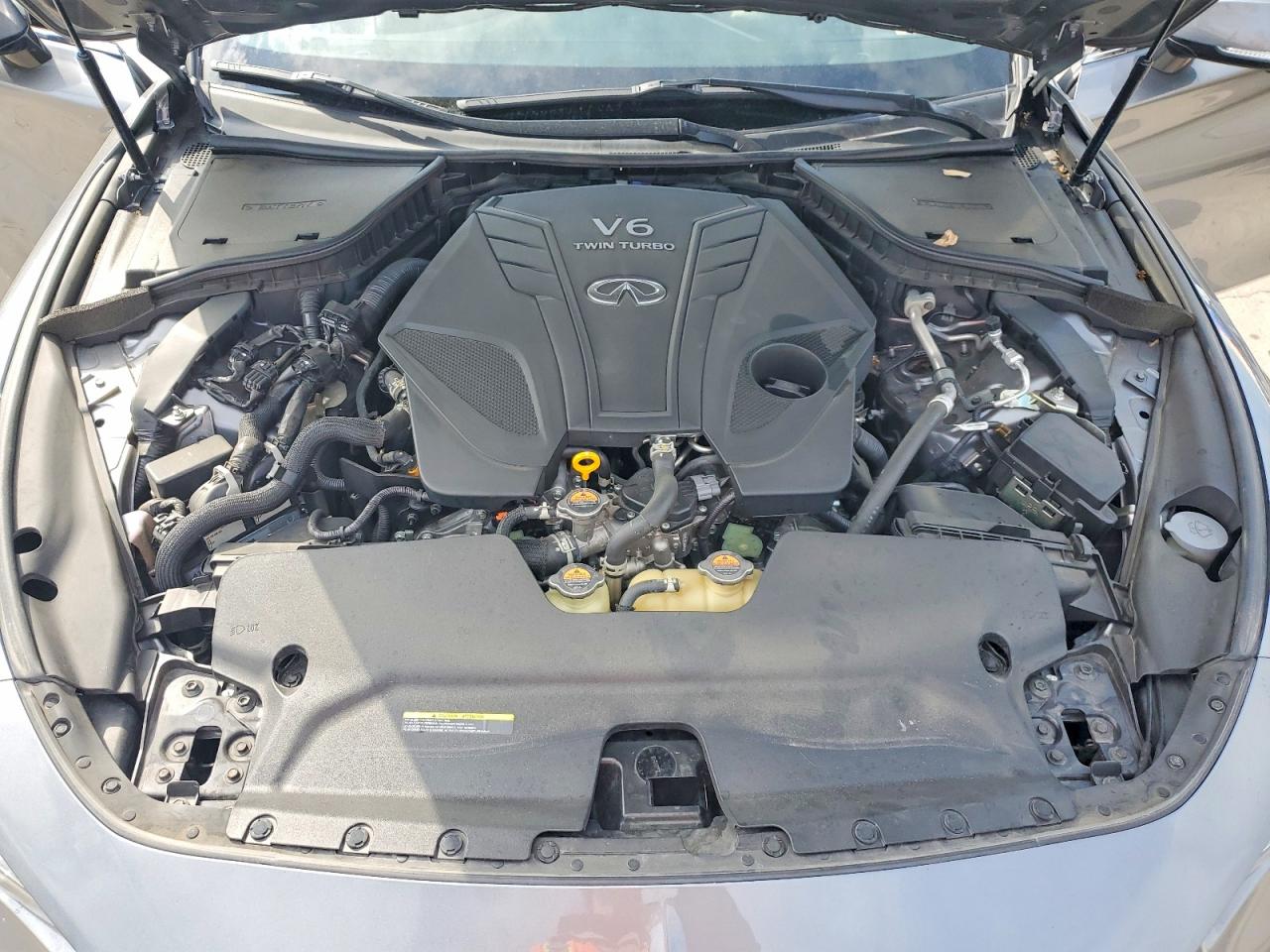 INFINITI Q60 Luxe