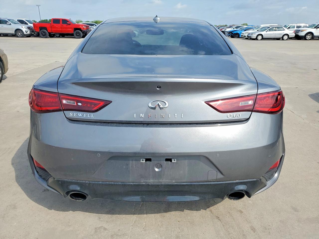 INFINITI Q60 Luxe