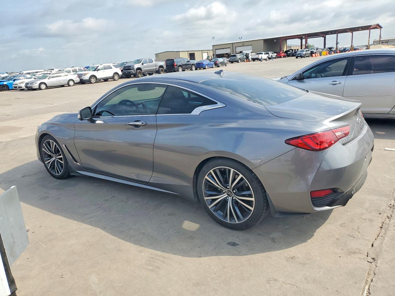 INFINITI Q60 Luxe