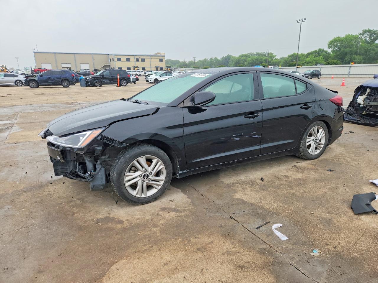 Salvage Hyundai ELANTRA Image
