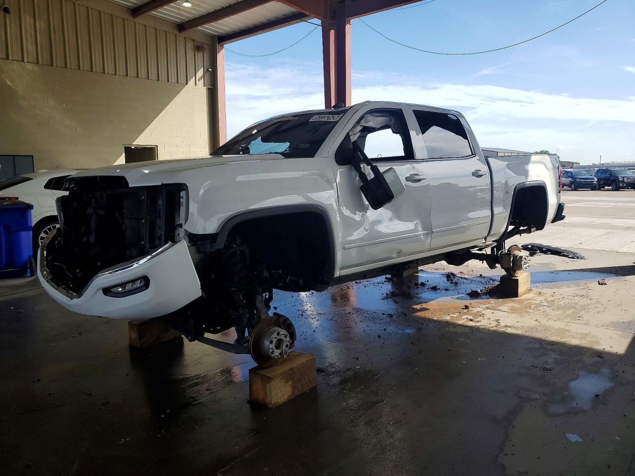 Salvage GMC Sierra Image