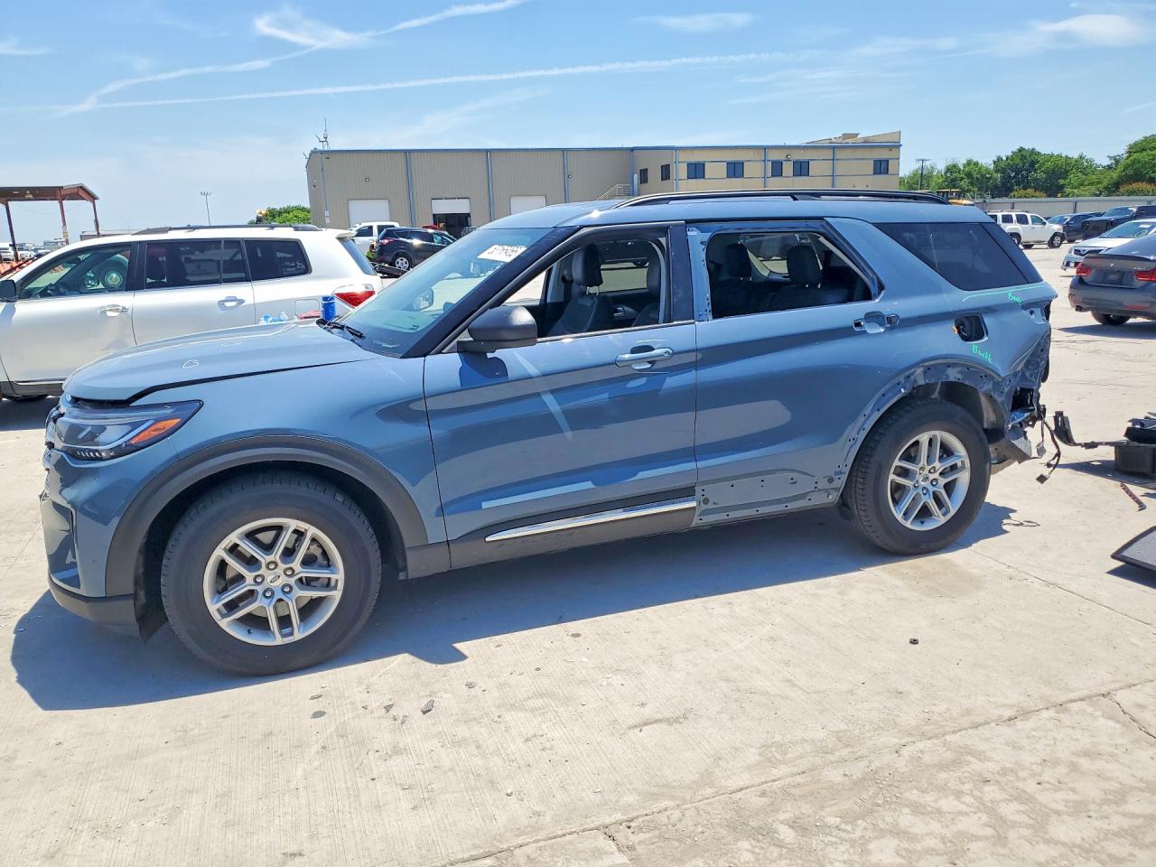 Salvage Ford Explorer Image