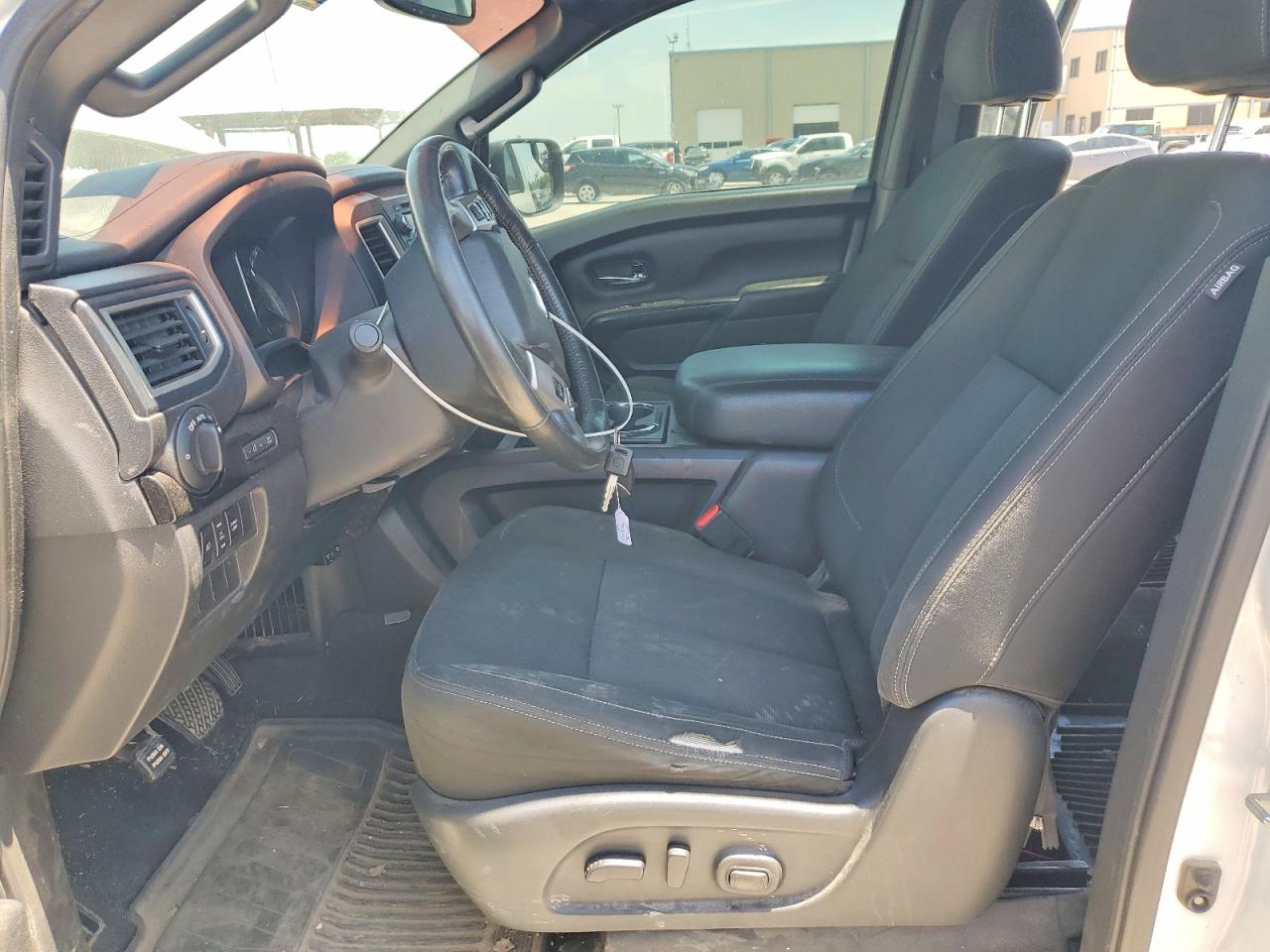 Nissan Titan Sv
