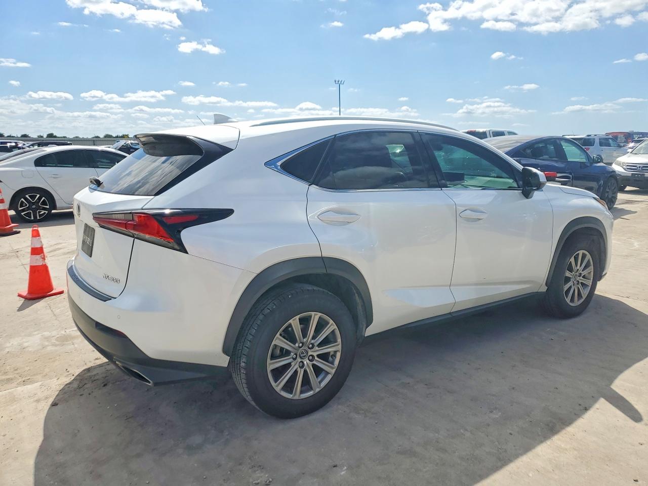 Lexus NX Base