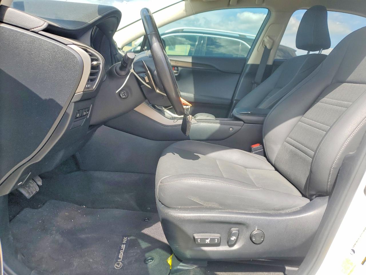 Lexus NX Base
