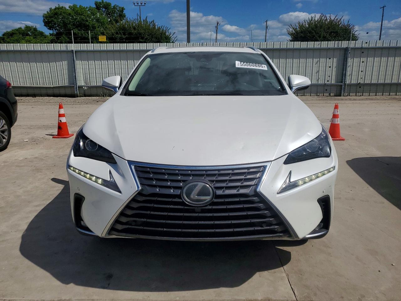 Lexus NX Base