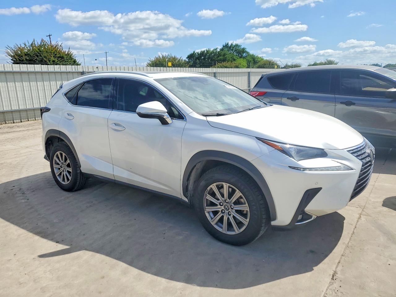 Lexus NX Base
