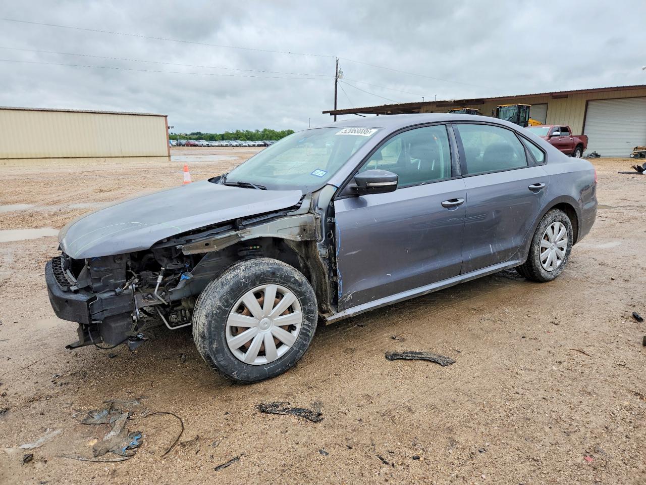 Salvage Volkswagen Passat Image