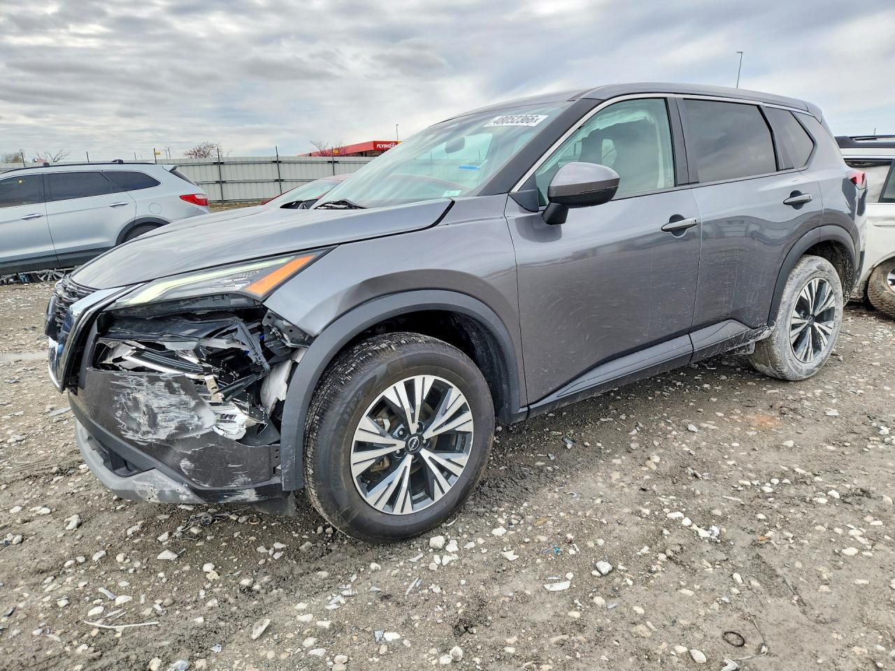 Salvage Nissan Rogue Image