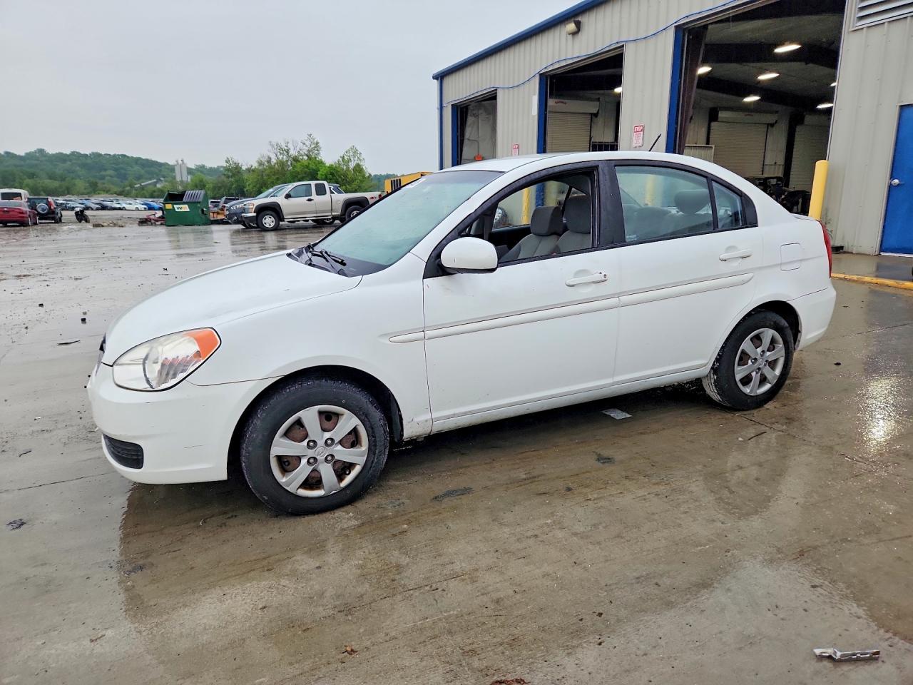 Salvage Hyundai ACCENT Image