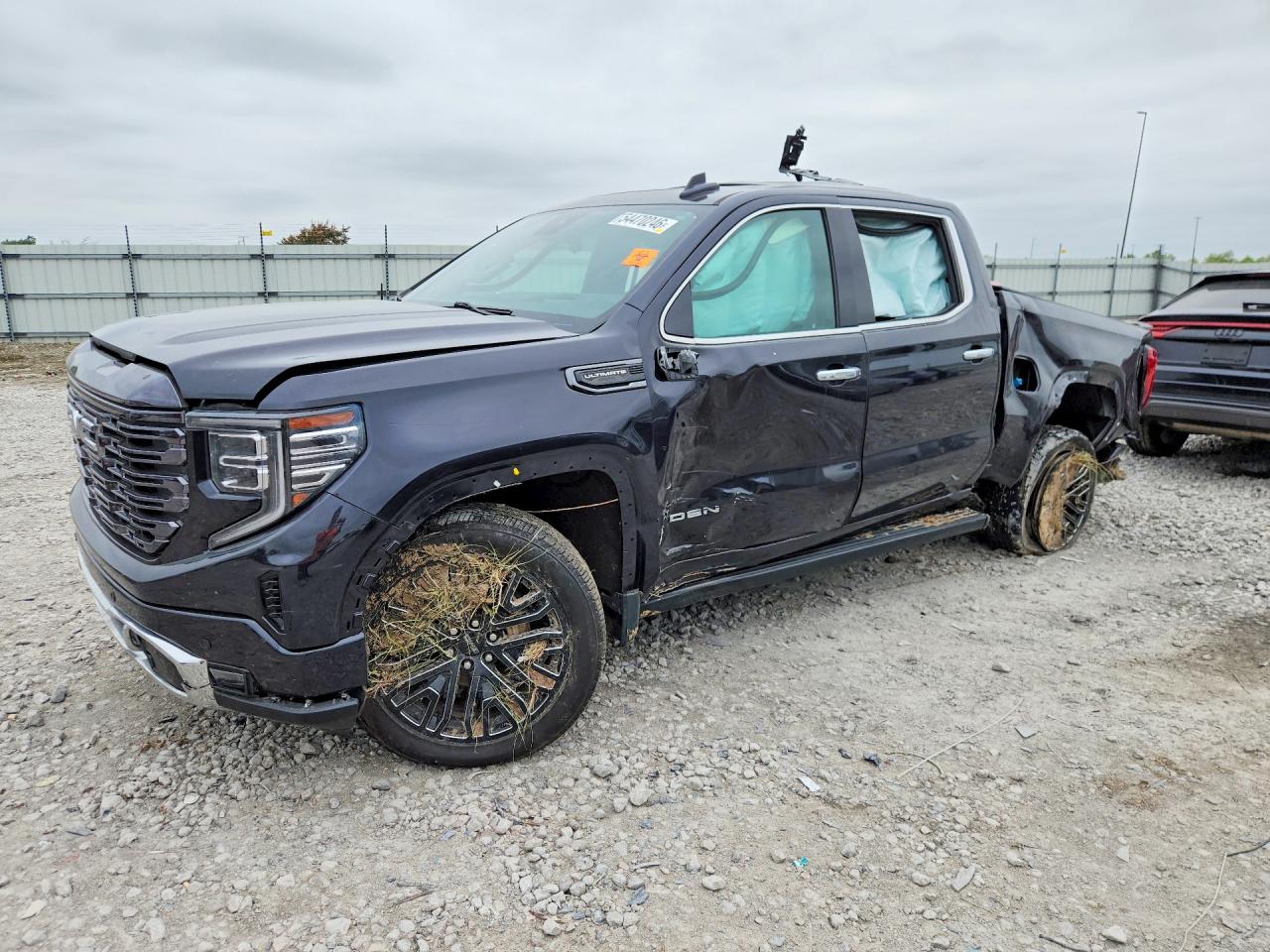 Salvage GMC Sierra Image